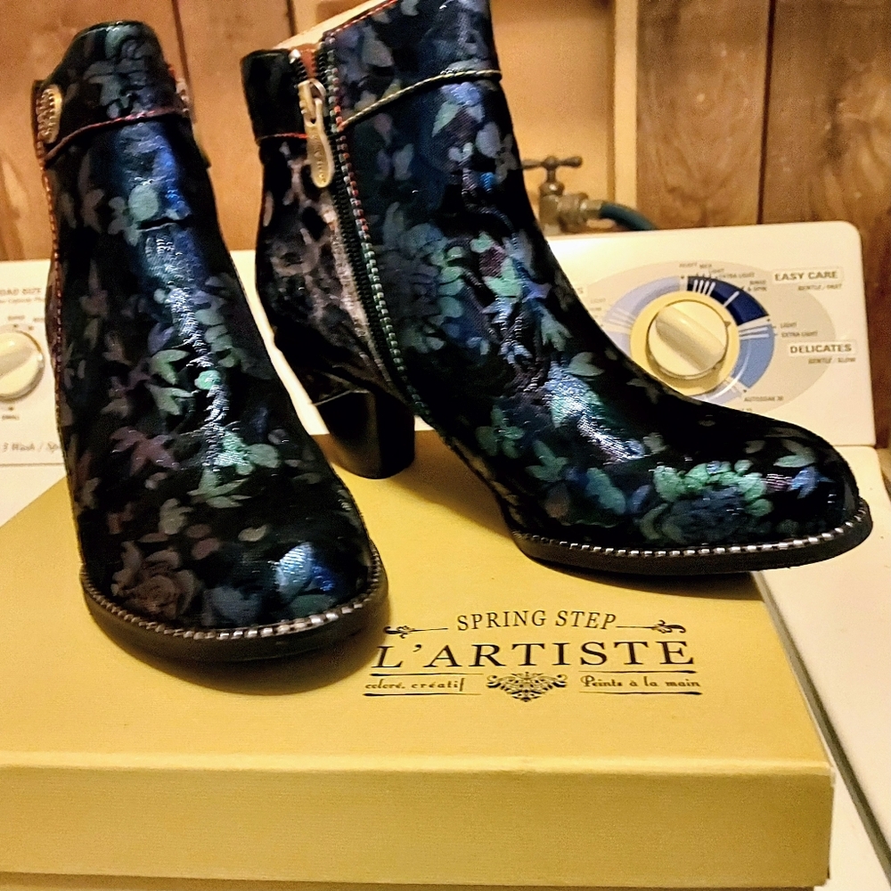 L'ATISTE Women's Floral Ankle Boots - Black and Blue - Picture 9 of 9